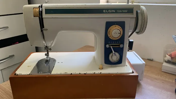 Máquina de costura elgin zigzag 