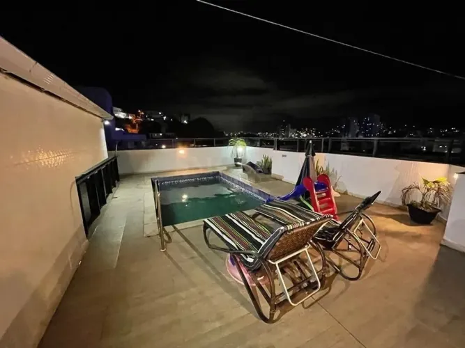 Cobertura com piscina à venda no Estreito.