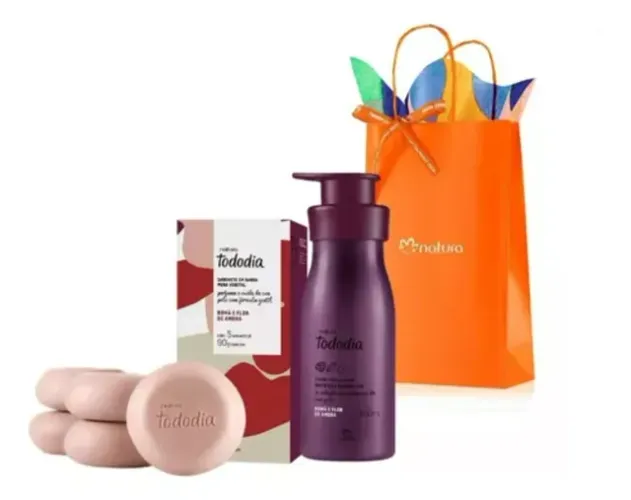 Presente Natura Tododia Romã e Flor de Amora: Hidratante 400ml+Cx. Sabonetes com 5unid.90g