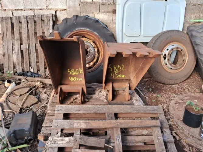 Conchas / caçambas traseiras de retro escavadeira Case 