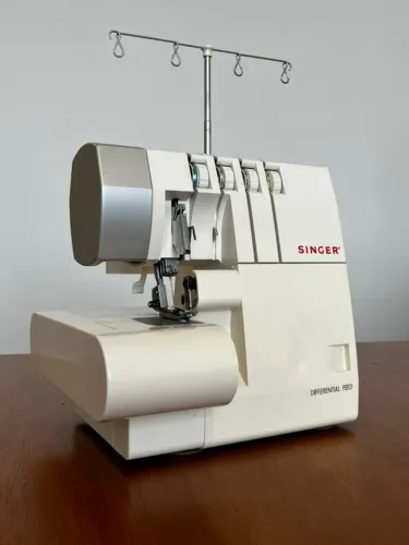 Máquina overloque / overlock Singer