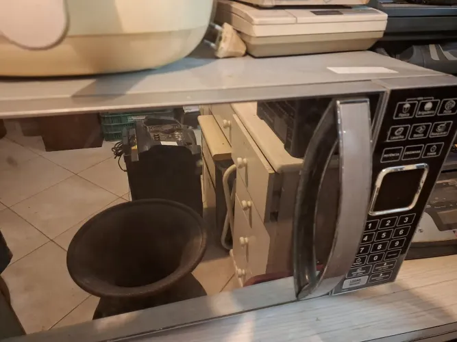 Micro-ondas com design moderno e diversas funções