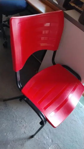 Cadeira vermelha nova Limeira