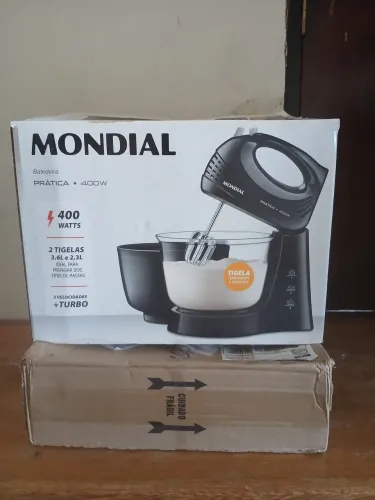 Batedeira nova + forma de bolo por $150