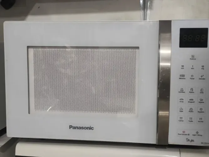 Microondas Panasonic 31 litros com garantia de três meses novíssimo