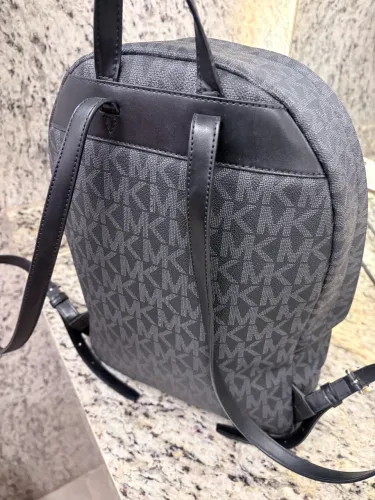 Mochila Michael Kors nova