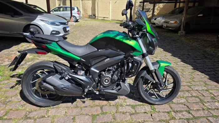 Baja Dominar D400 Verde com Baú impecável