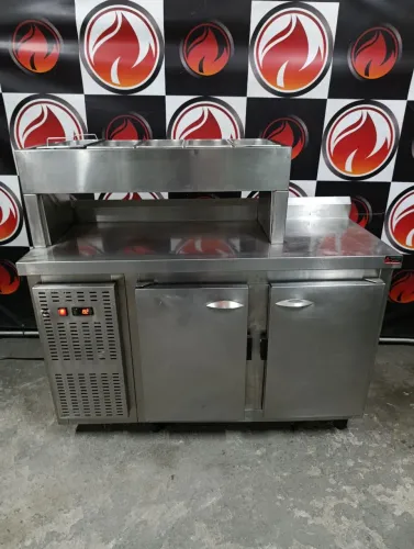 Balcão 1,35x55x90. refrigerado 2 portas com condimentadora marca MACOM 220 volts inox 304
