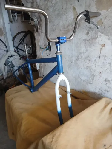 quadro com garfo  aro 24