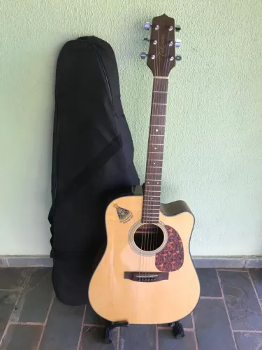 Violão Takamine EG320SC aço.