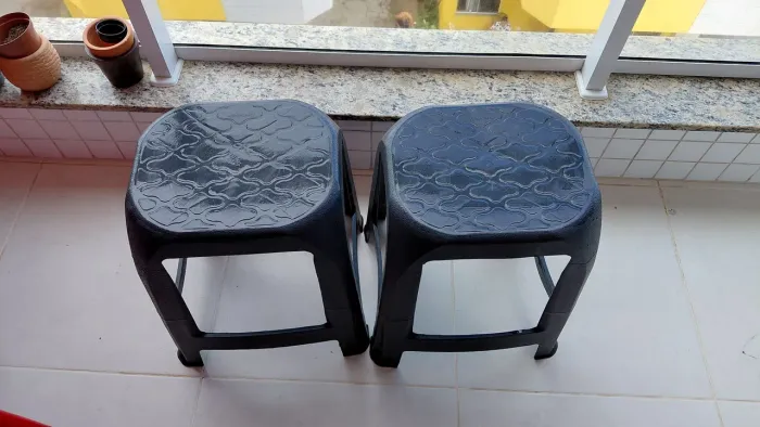 Banqueta de Plastico duas por 25 valor nao negociavel