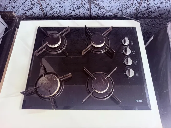 cooktop Philco de 4 bocas, a gás.