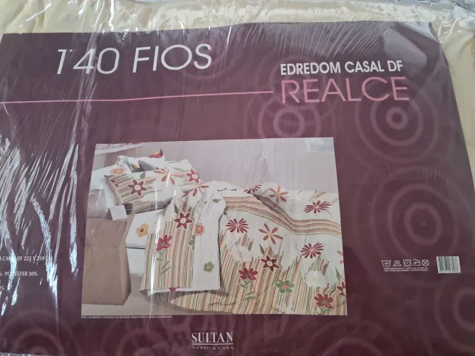Lindo edredon dupla face de casal