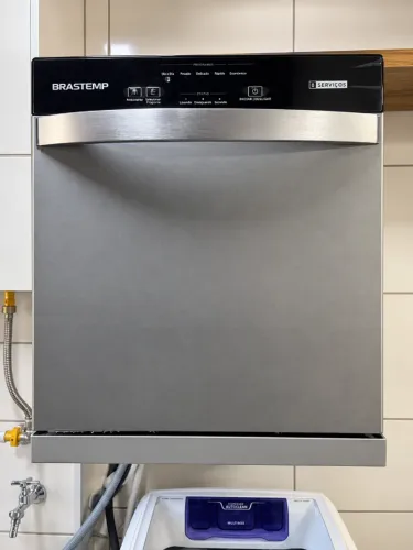 Lava-Louças Brastemp 8 Serviços 127V + Suporte de Parede