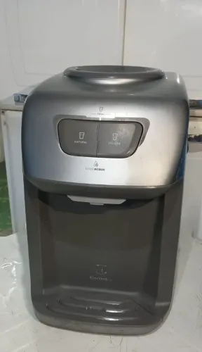 Bebedouro Electrolux novo