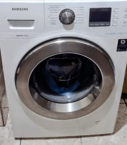 Vendo Lavadora Samsung 10,1 kg. Somente trocar a placa lógica!!!