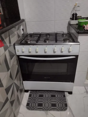 Fogão 6 bocas. Funciona tudo