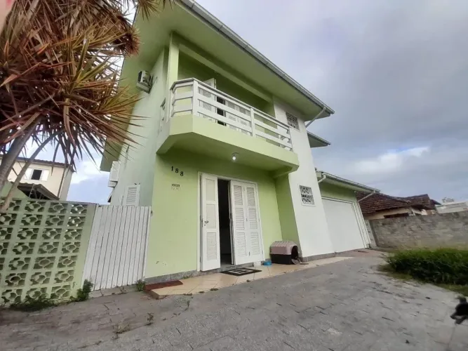 Sobrado com 04 dormitórios no bairro Capoeiras, em Florianópolis/SC!