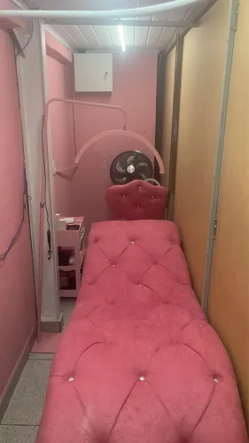 Maca, carrinho auxiliar e luminária