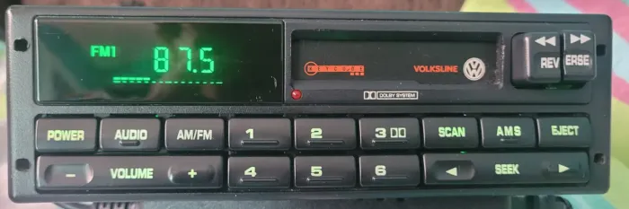 Rádio toca fita Volksline 