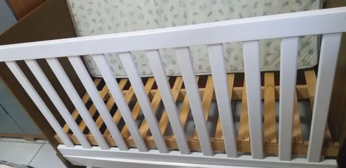 Vendo berço americano pouco usado vira cama e sofá 