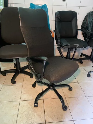 Cadeira reformada de telinha 