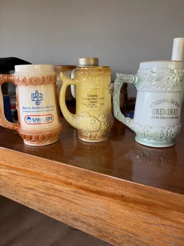 3 Canecas de porcelana antiga 