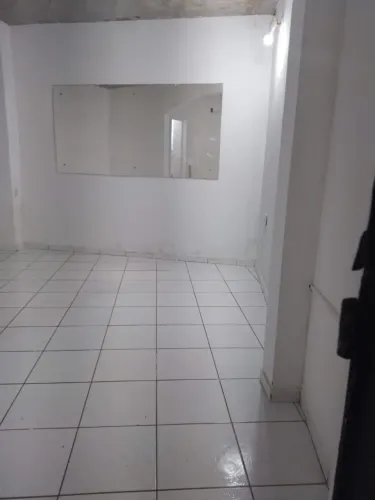 Alugo ponto comercial no prado, ótima localização 