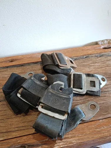 Conjunto cinto de segurança antigo Fusca