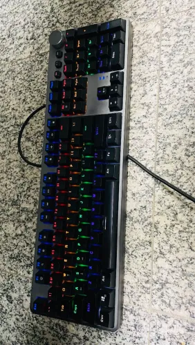 Te<br>Switch BLUE, formato 100% contem controlador de áudio e led