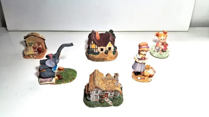 Conj, c/ 6 Enfeites Miniaturas-em resina sintetica