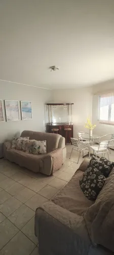 Alugo um lindo e exente apartamento no Icaraí 100 da praia ? bem na avenida central.