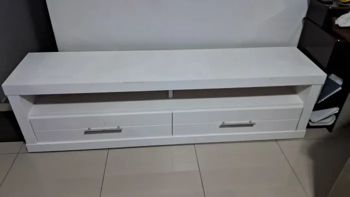 Rack branco de madeira  