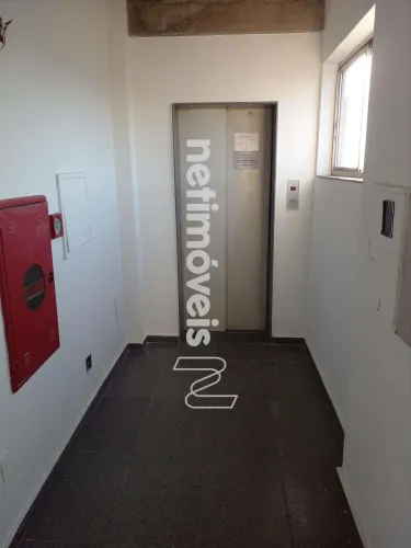 Sala espaçosa, clara e arejada próximo a rodoviária de Belo Horizonte.