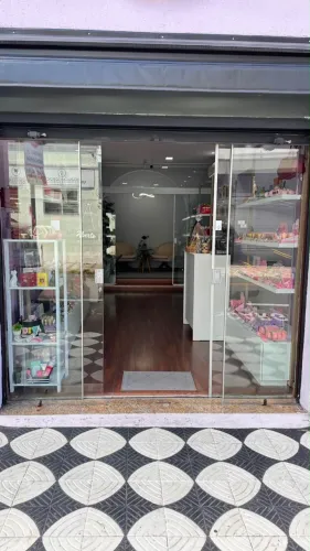 OPORTUNIDADE - VENDE-SE LOJA DE COSMÉTICOS OU ESTOQUE COMPLETO