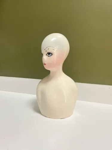Antiga escultura / busto em porcelana (freak)