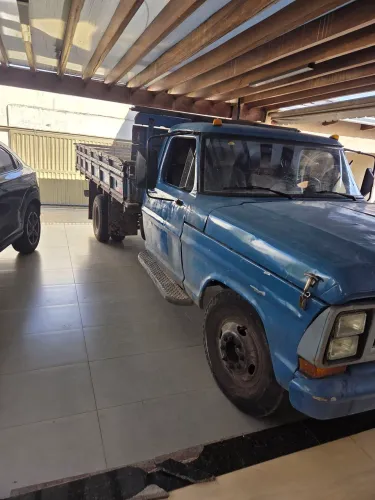 F4000 Azul 1981