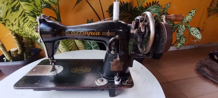 Máquina de costura antiga