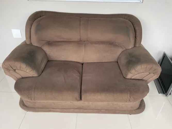 2 Sofás com 5 almofadas 