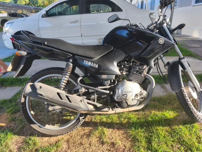 Vendo moto factor 125.