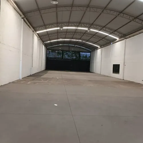 Vende-se excelente galpão bem localizado na Praia do Morro, Guarapari ES