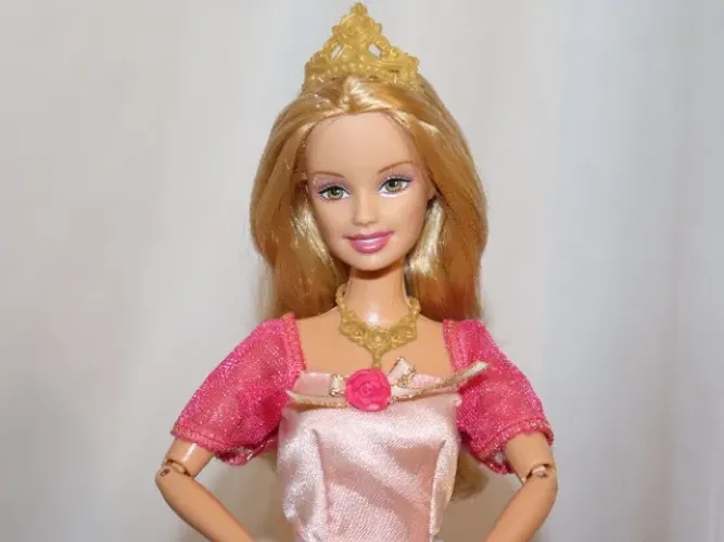 Barbie Genevieve básica 12 Princesas Bailarinas