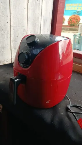 Air fryer vermelha
