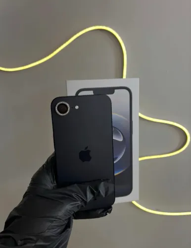 iPhone 16e