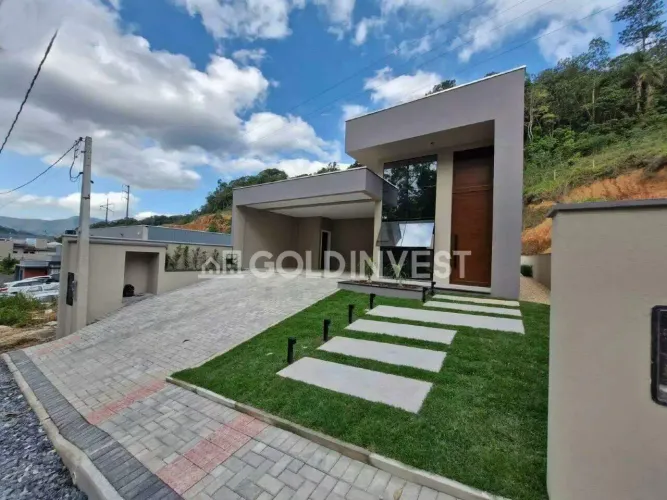 Casa de alto padrão com 3 quarto no Centro da Guabiruba!!!