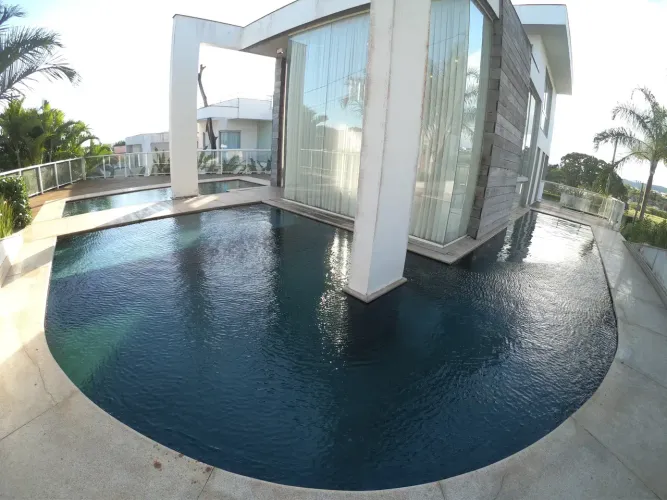 Casa Cond. Resid. c/ 5 Suítes, Armr nos Bnhrs e Coz, 6 vagas, piscina, Split, Imboassica