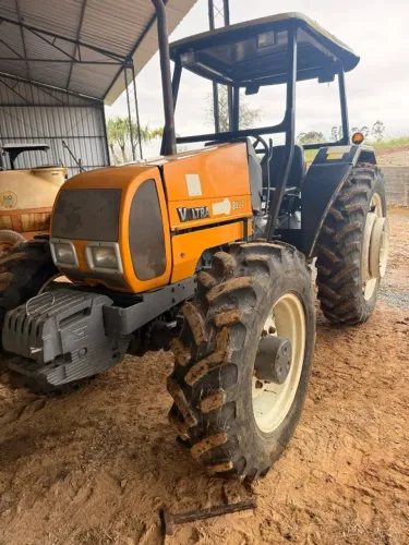 Trator Valtra BL77