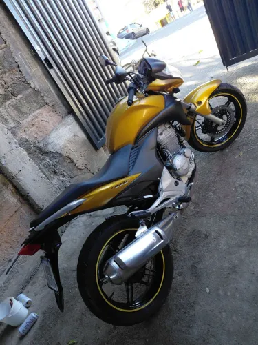 Vendo honda cb300r ano 2011