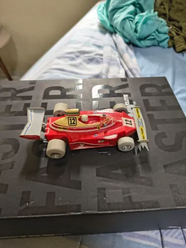 Carrinho de autorama Ferrari