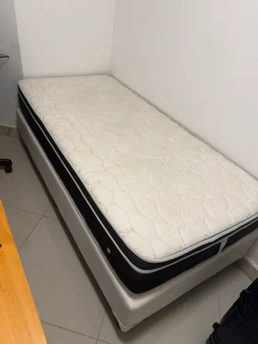 Cama e colchão solteiro!! Ótimo estado!